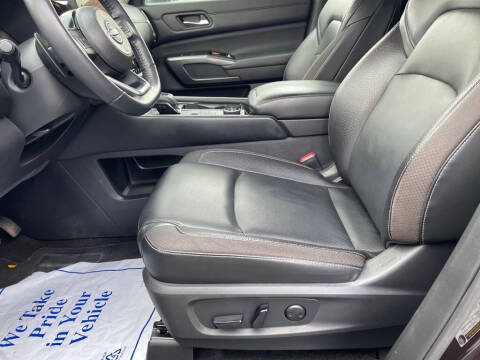 2022 Nissan Pathfinder SL