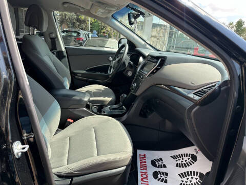 2017 Hyundai Santa Fe SE