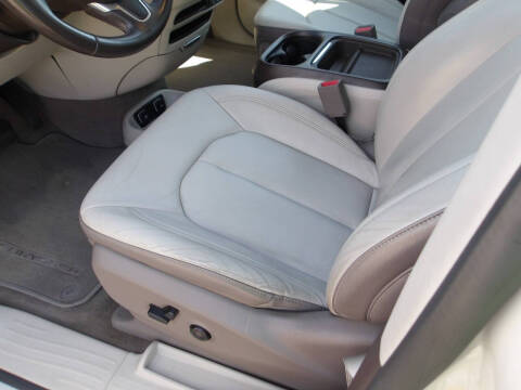 2017 Chrysler Pacifica Touring-L