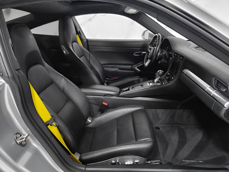 2019 Porsche 911 Carrera