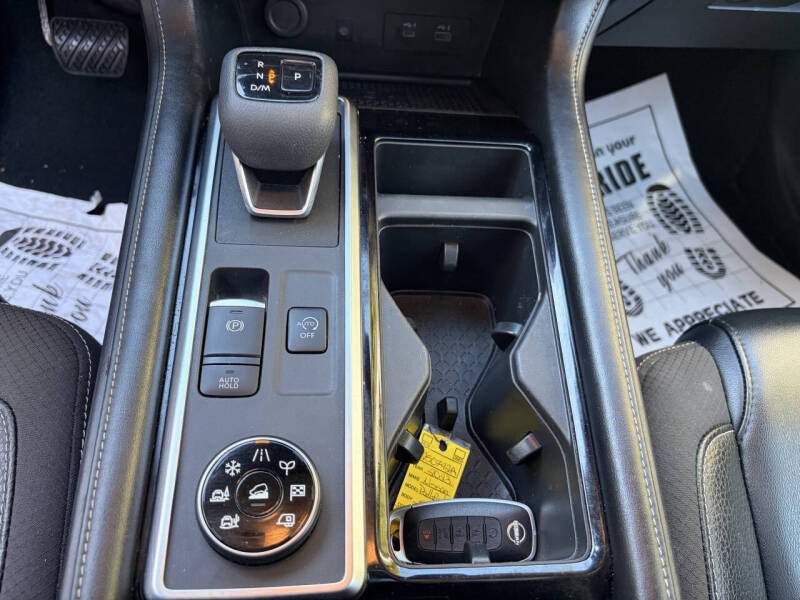 2023 Nissan Pathfinder SL