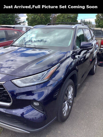 2021 Toyota Highlander Hybrid for sale at Royal Moore Custom Finance in Hillsboro OR