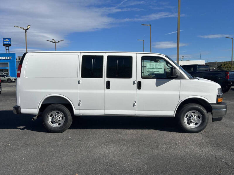 2025 Chevrolet Express 2500