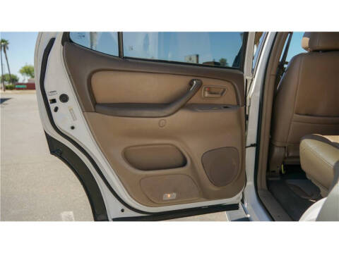 2004 Toyota Sequoia SR5
