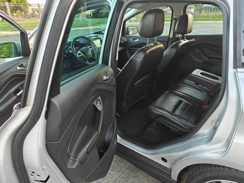 2017 Ford C-MAX Energi Titanium