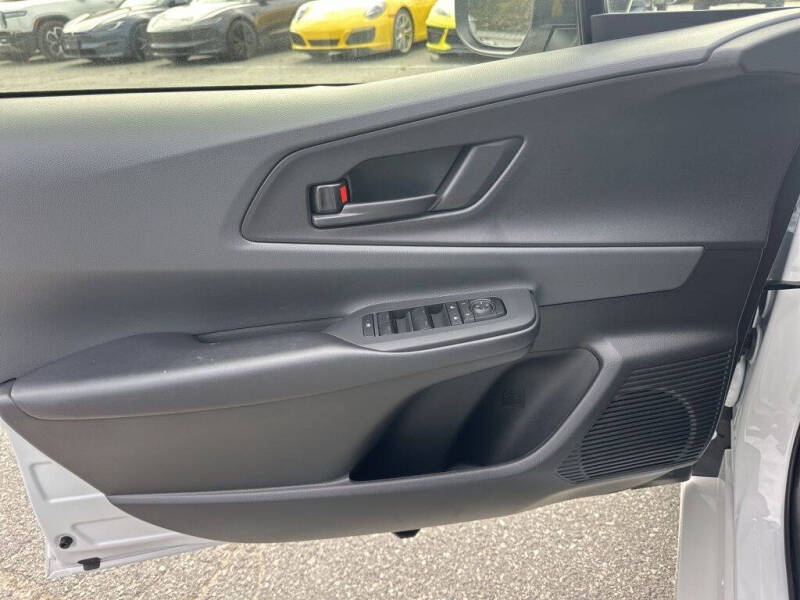 2025 Toyota Prius LE