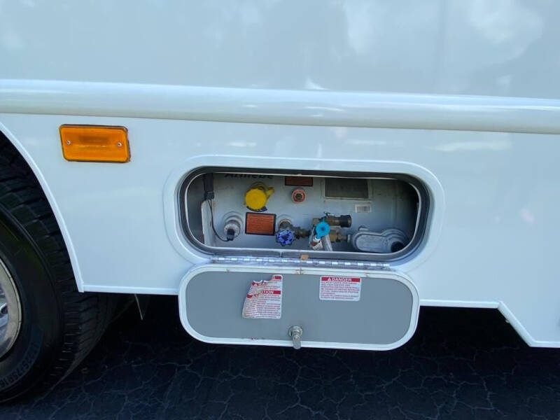 2015 FORD ECONOLINE E450 CLASS C THOR MAJESTIC 28A MOTORHOME