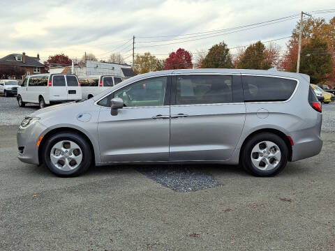 2017 Chrysler Pacifica Hybrid Touring Plus