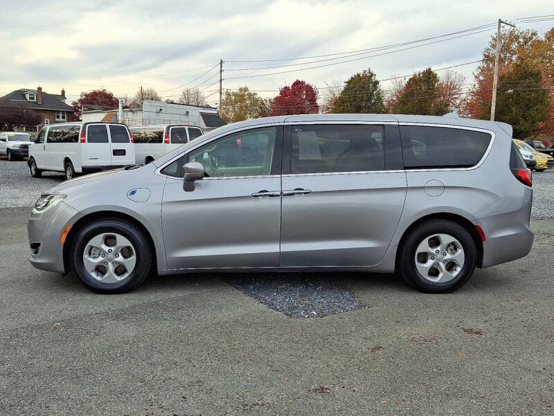 2017 Chrysler Pacifica Hybrid Touring Plus