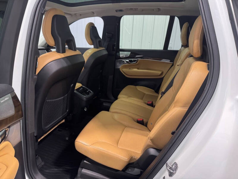 2016 Volvo XC90 T6 Momentum