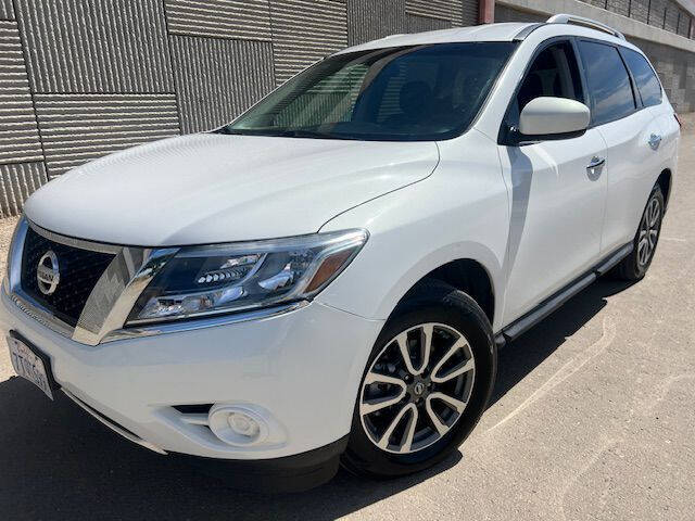 2013 Nissan Pathfinder for sale at L & W Motors in Tracy, CA