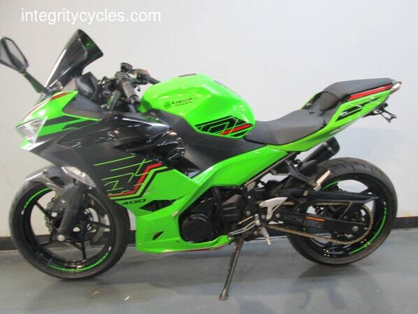 2023 Kawasaki Ninja 400 KRT Edition