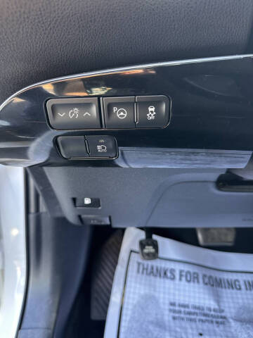 2022 Toyota Prius LE