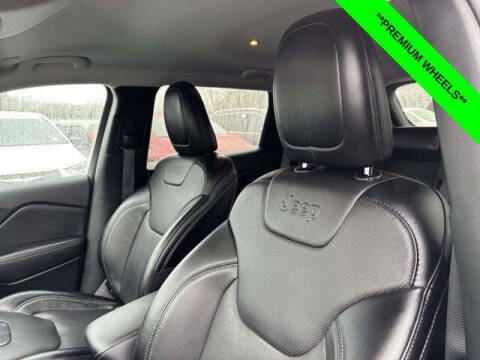 2023 Jeep Cherokee Altitude Lux