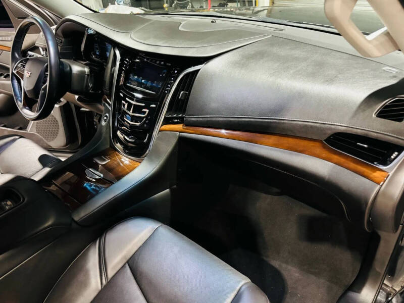 2019 Cadillac Escalade Luxury