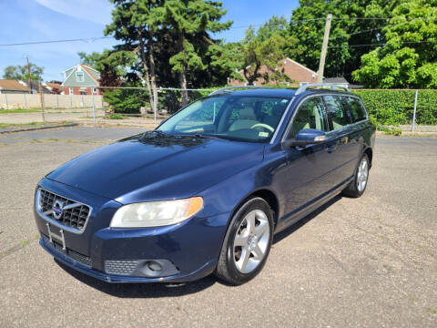 2010 Volvo V70 for sale at METRO CITY AUTO GROUP LLC in Lincoln Park MI