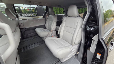 2017 Toyota Sienna XLE 8-Passenger