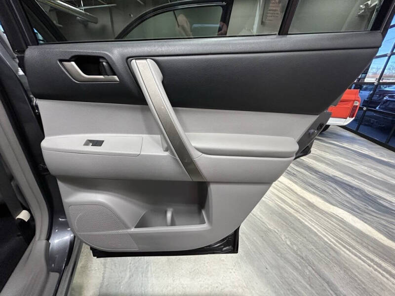 2011 Toyota Highlander SE