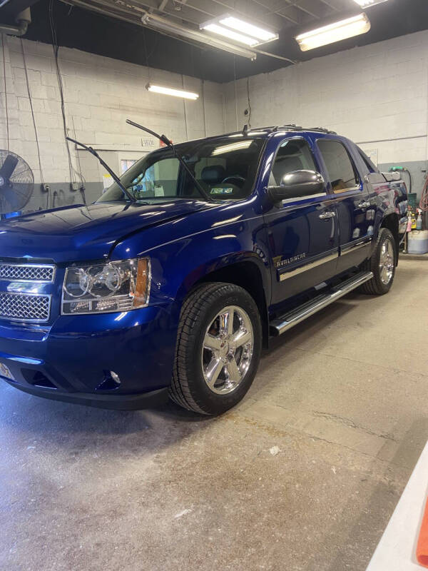 2013 Chevrolet Avalanche LT's photo