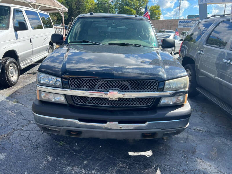 2004 Chevrolet Avalanche for sale at JORDAN AUTO SALES in Youngstown OH