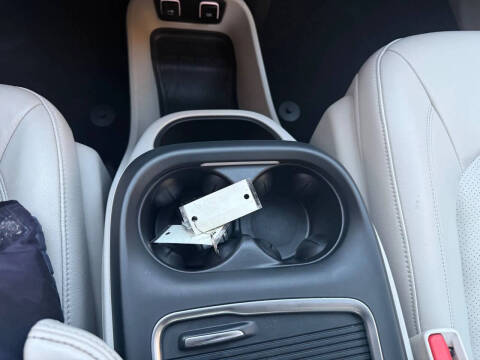 2017 Chrysler Pacifica Touring-L Plus