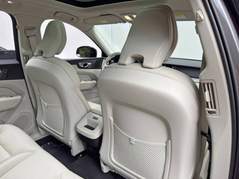 2025 Volvo XC60 B5 Plus Dark Theme