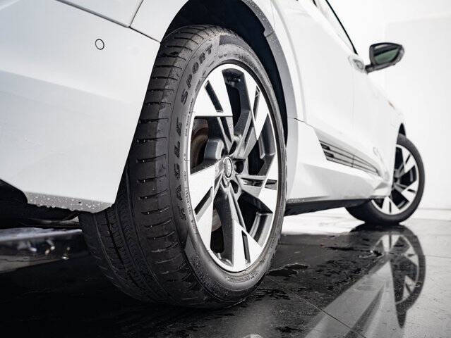 2022 Audi e-tron quattro Premium