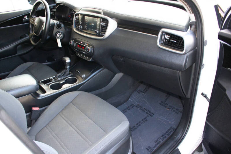 2020 Kia Sorento LX