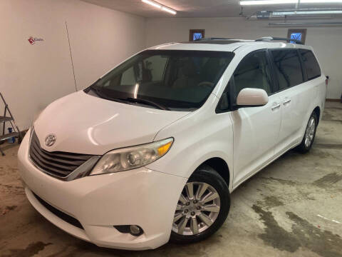 2014 Toyota Sienna XLE 7-Passenger