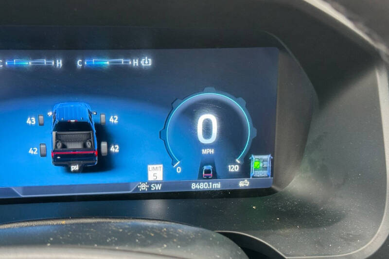 2025 Ford F-150 Lightning Flash