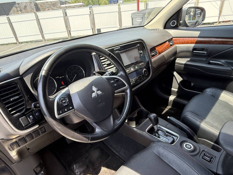 2015 Mitsubishi Outlander SE