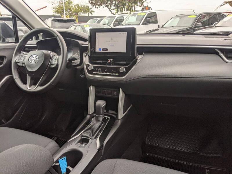 2025 Toyota Corolla Cross LE