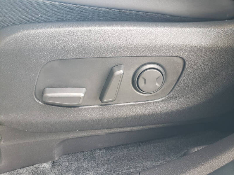 2023 Kia Carnival LX