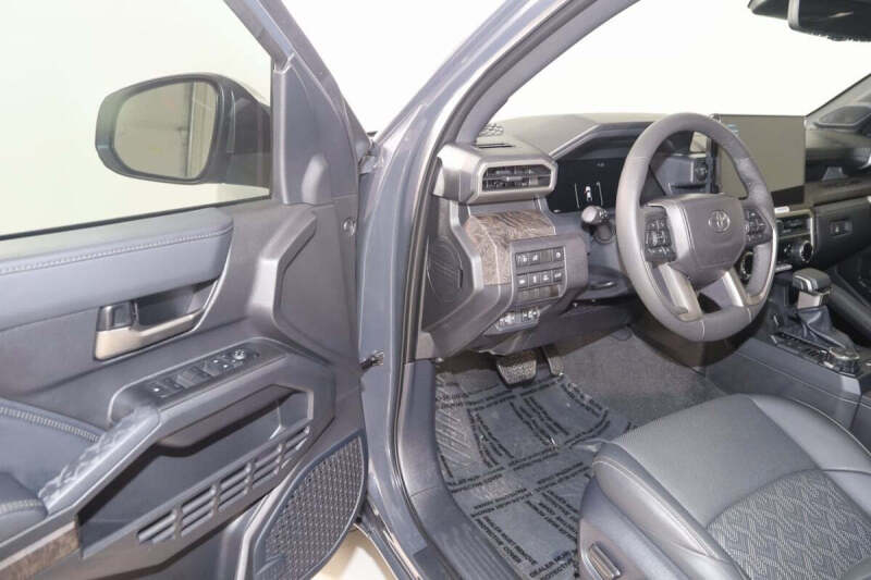 2024 Toyota Tacoma Limited HV