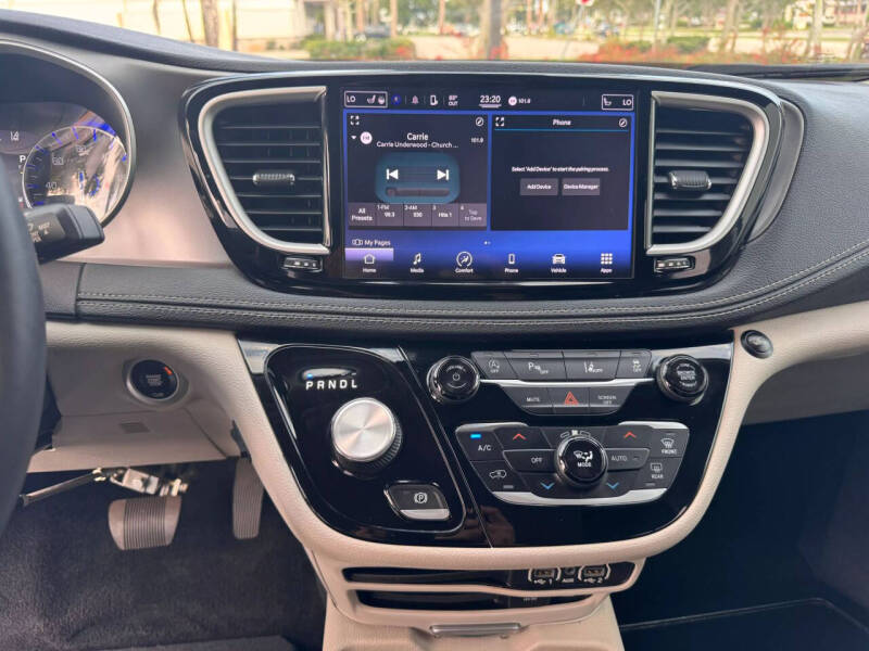 2022 Chrysler Pacifica Touring L