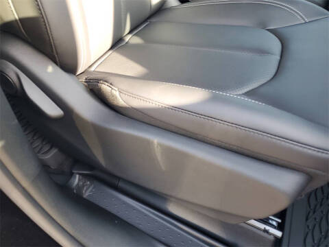 2025 Chrysler Voyager LX