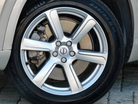 2016 Volvo XC90 T8 eAWD Momentum