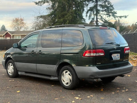 2001 Toyota Sienna LE