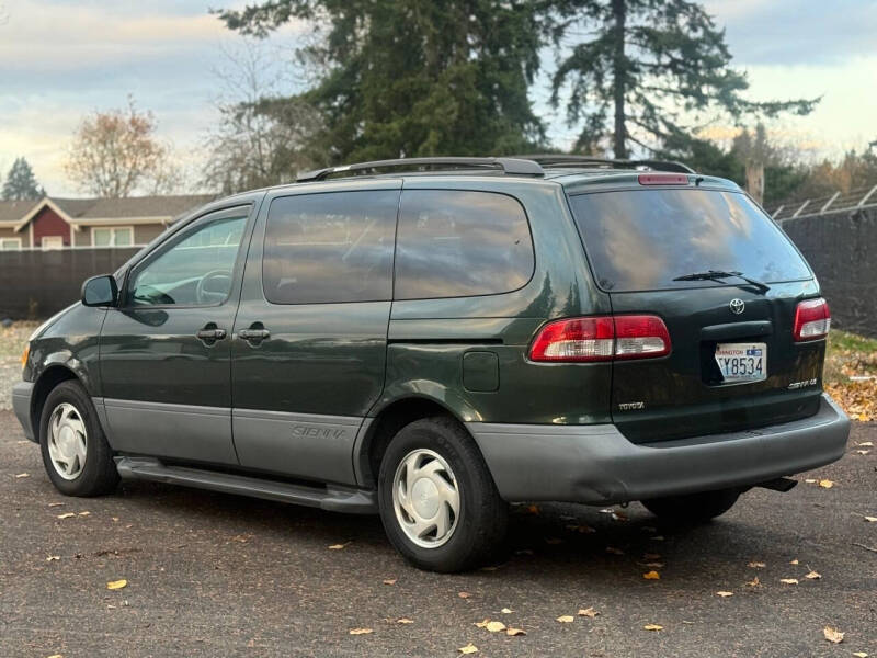 2001 Toyota Sienna LE