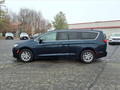 2024 Chrysler Pacifica Touring L