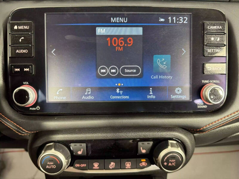 2025 Nissan Versa SR