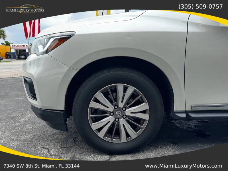 2020 Nissan Pathfinder SL