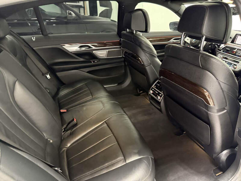 2022 BMW 7 Series 740i