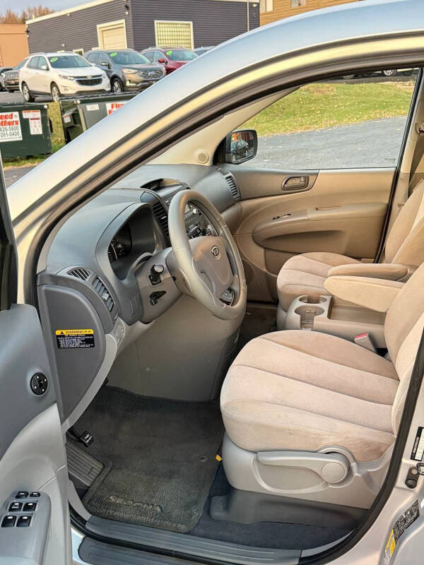 2009 Kia Sedona LX