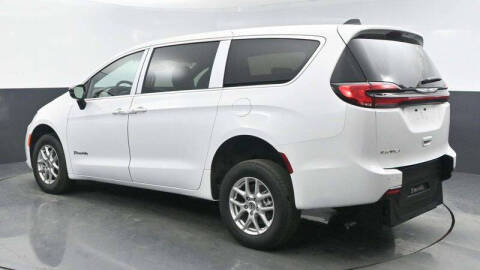 2024 Chrysler Pacifica Touring