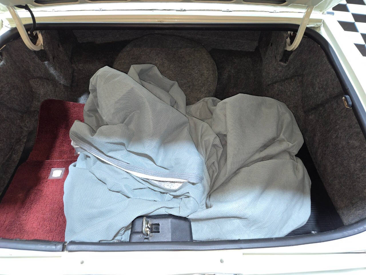 1981 Cadillac Fleetwood Brougham 46