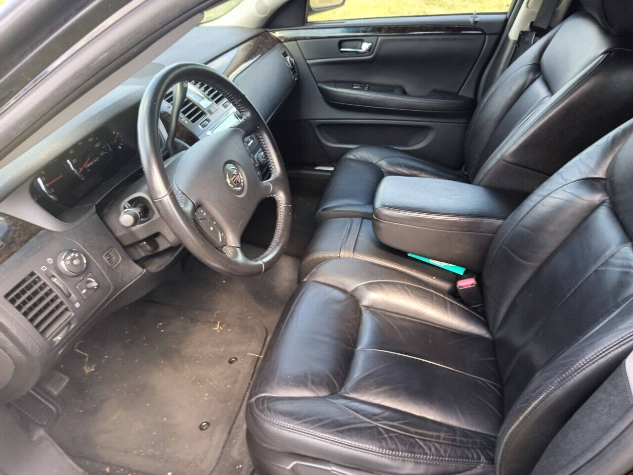 2011 Cadillac DTS Pro Sedan - $29,500