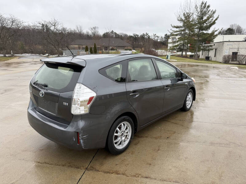 2013 Toyota Prius v Two