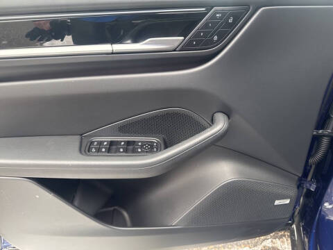 2025 Porsche Macan 4S Electric