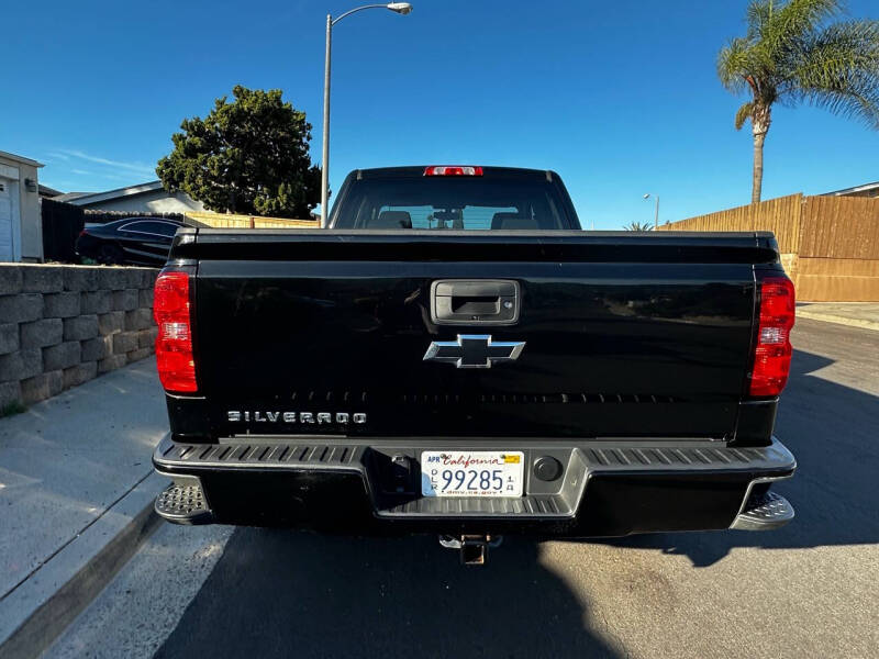 2017 Chevrolet Silverado 1500 Custom photo 5